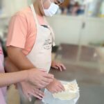 ピザ生地こねこね